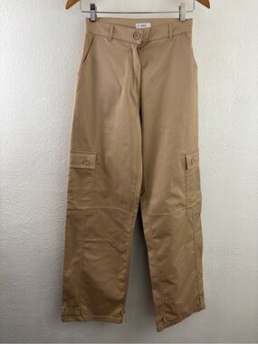 Envii tan cargo utilitarian side pockets and a straight-leg cut pants size XS